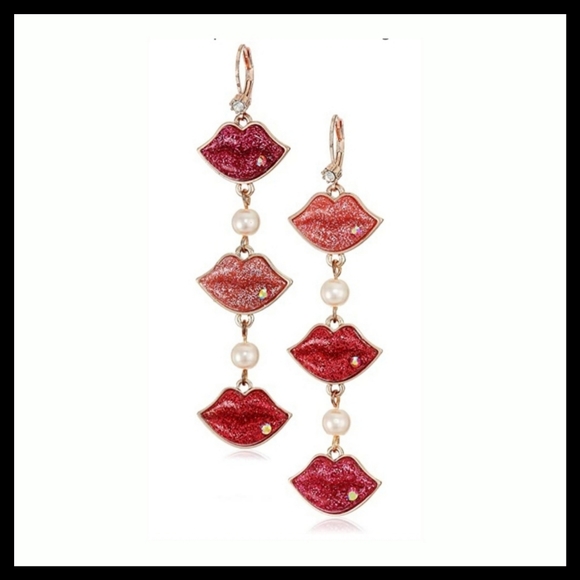 Betsey Johnson Mismatched Glitter Lips Earrings - Picture 7 of 10